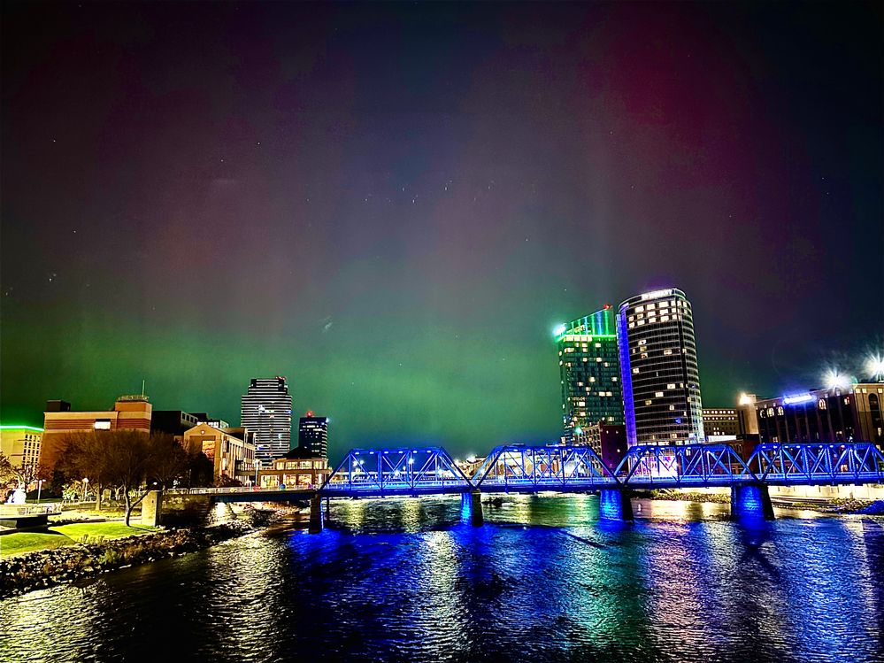 GrandRapids Aurora 11-12-2025.jpg