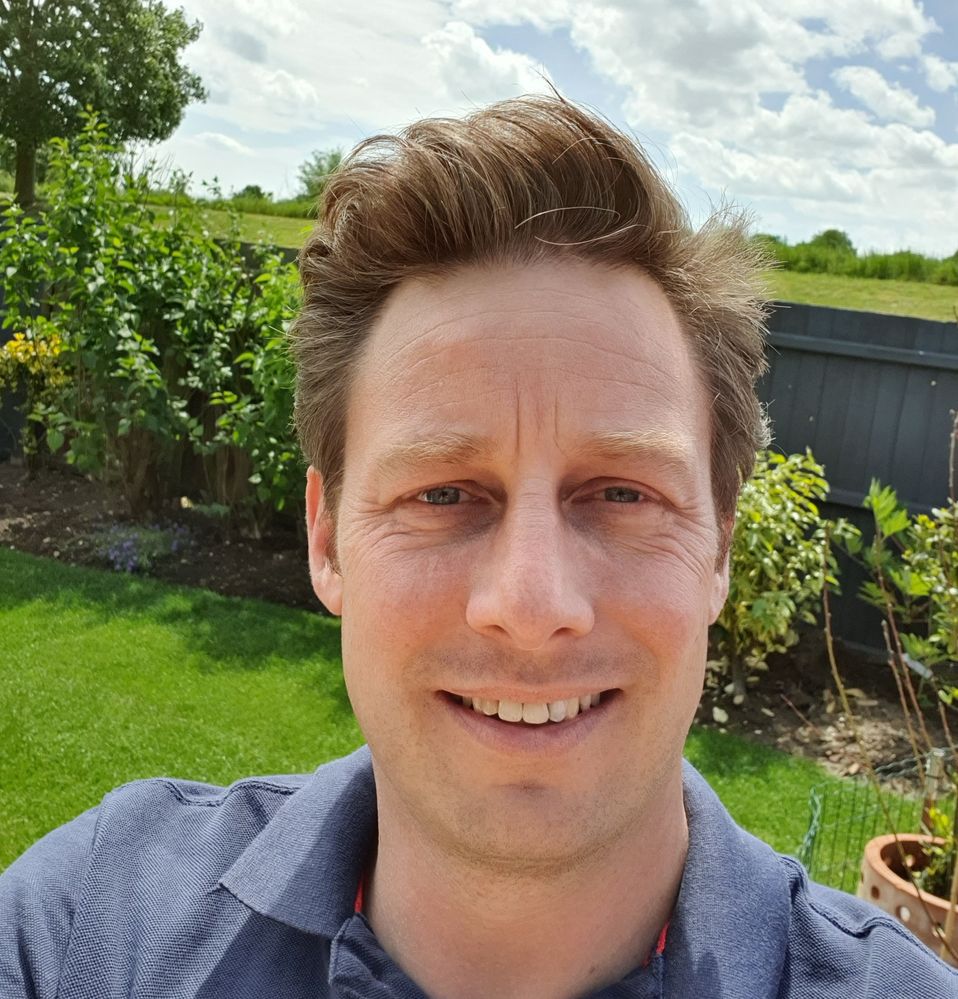 New profile pic summer 2020 SquaredJPG.jpg